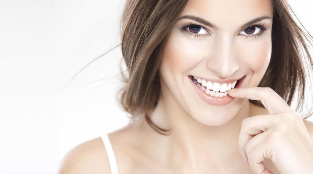 De ce sa alegi Dental White Strips benzi de inalbire a dintilor si nu interventia medicala